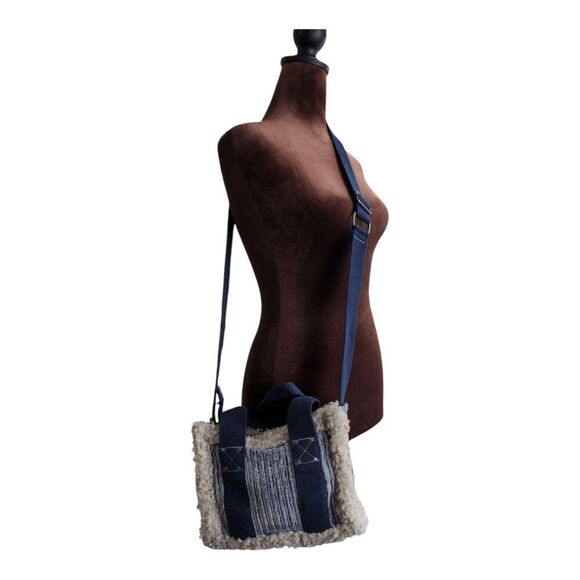 Cute Blue Mini corduroy Sherpa  trimmed tote bag urban Outfitters - Picture 4 of 10